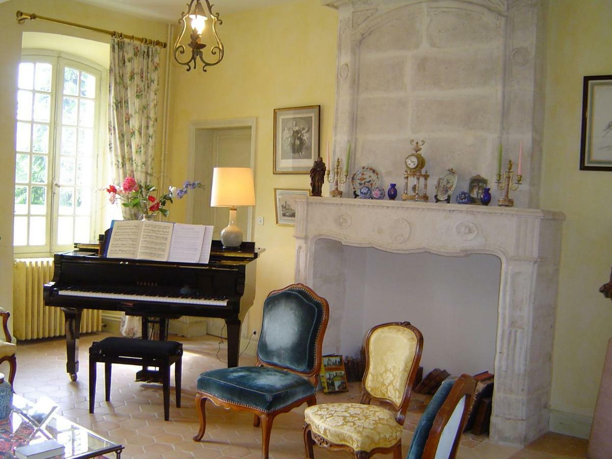 Chateau La Gentilhommiere Du Puits Notre-Dame 30 Rue De L'Eglise 24110 Saint Leon Sur L'Isle Eksteriør bilde
