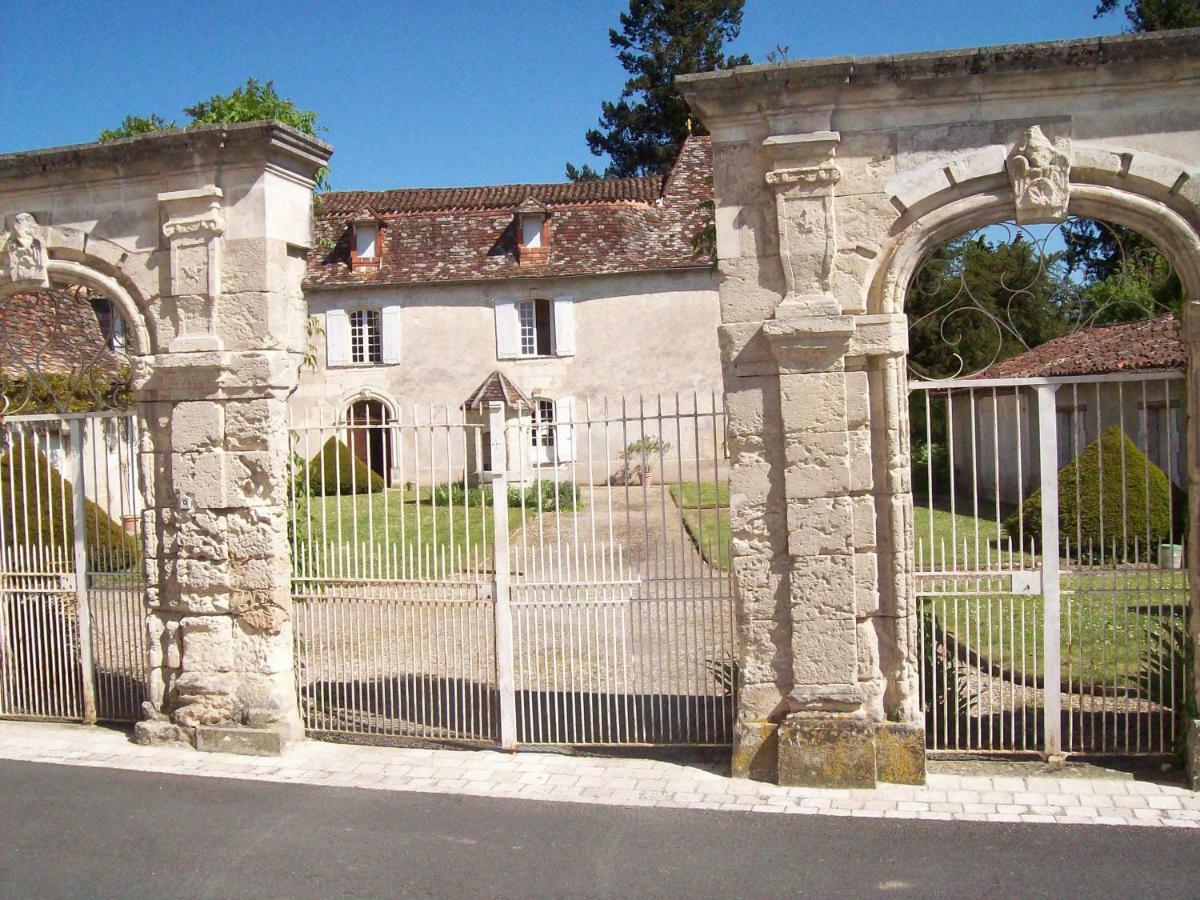Chateau La Gentilhommiere Du Puits Notre-Dame 30 Rue De L'Eglise 24110 Saint Leon Sur L'Isle Eksteriør bilde