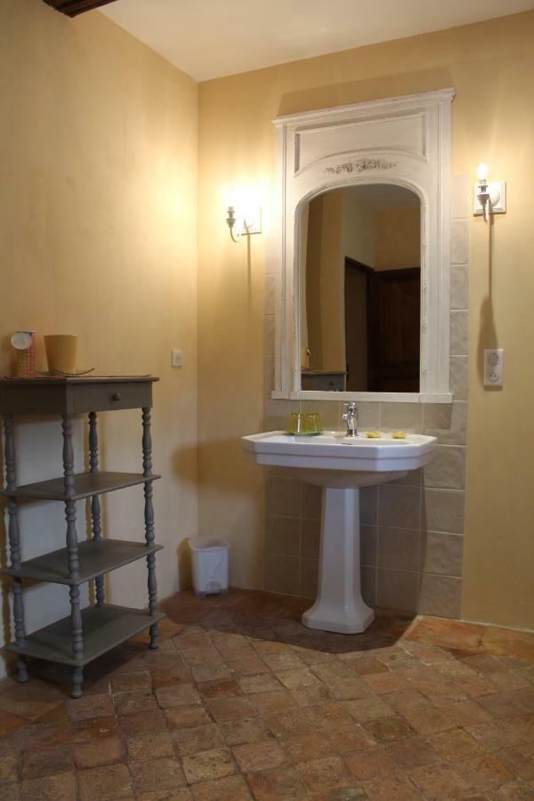 Chateau La Gentilhommiere Du Puits Notre-Dame 30 Rue De L'Eglise 24110 Saint Leon Sur L'Isle Eksteriør bilde