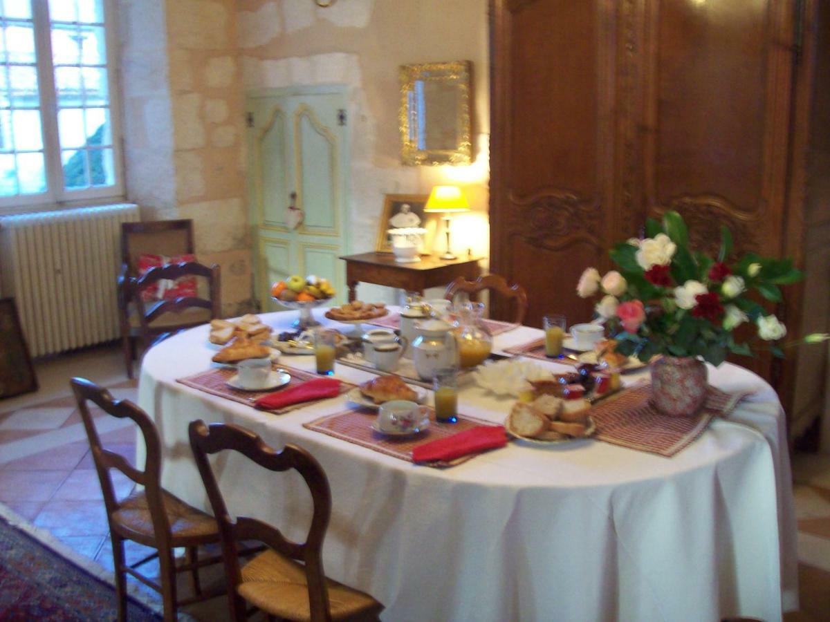 Chateau La Gentilhommiere Du Puits Notre-Dame 30 Rue De L'Eglise 24110 Saint Leon Sur L'Isle Eksteriør bilde